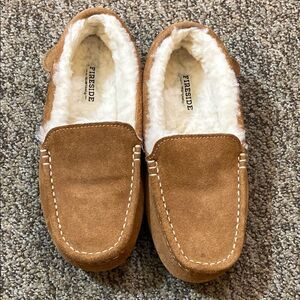 Fireside Women’s Tan Suede Moccasin Slippers Size 6 US /EU 37